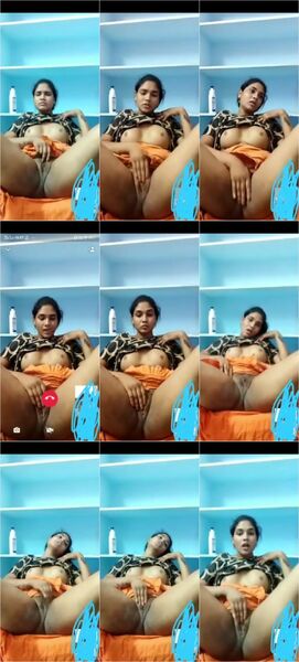 Cute Girl show her pussy in Live