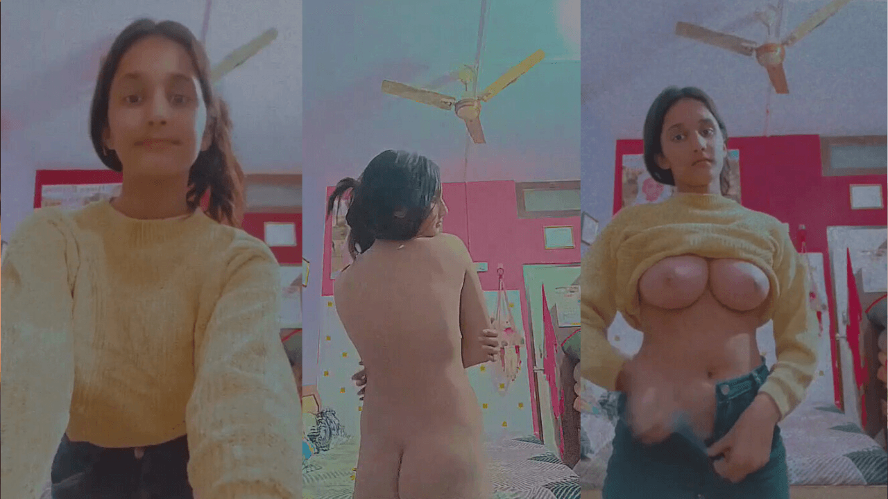 Sexy GF Babe Showing Boobs